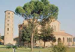 Ravenna: Sant'Apollinare in Classe, Campanile 10. Jh.